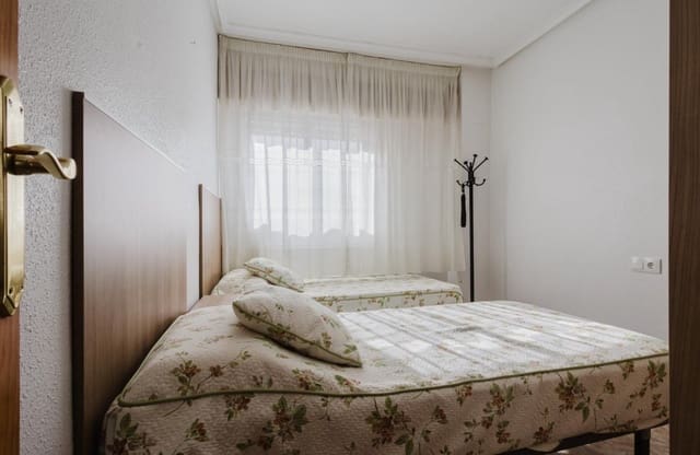 Ático de 2 habitaciones en Playa de los Náufragos, Torrevieja en venta - 149.500 € (Ref: 9253709)