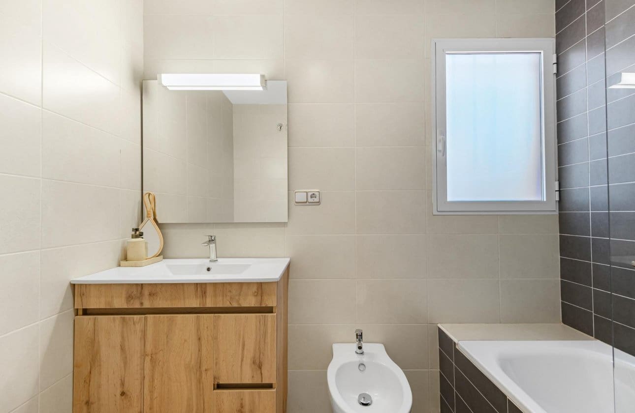 1 soveværelse Lejlighed til salg i Orihuela Costa med swimmingpool - € 129.500 (Ref: 9270274)