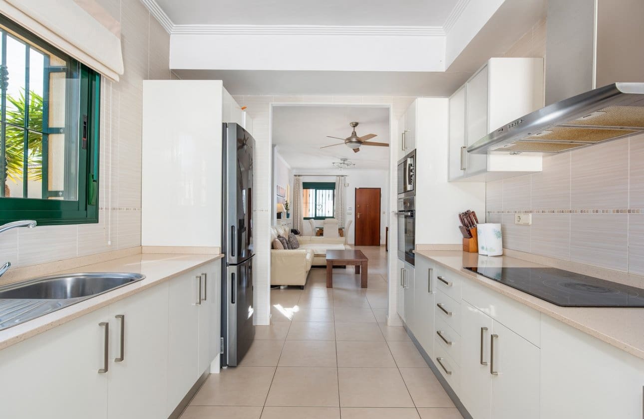 4 makuuhuone Huvila myytävänä paikassa Ciudad Quesada mukana uima-altaan 
autotalli - 520 000 € (Ref: 9428964)