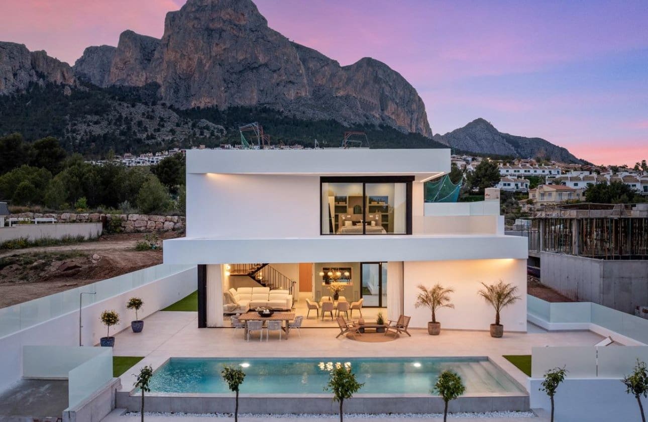 3 bedroom Villa for sale in Polop with pool garage - € 860,000 (Ref: 9428967)