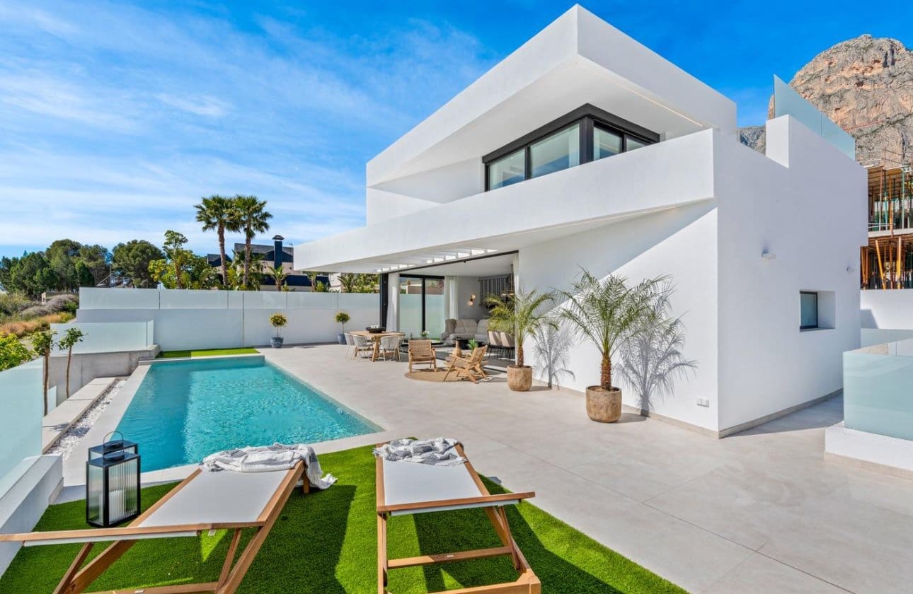 3 bedroom Villa for sale in Polop with pool garage - € 860,000 (Ref: 9428967)