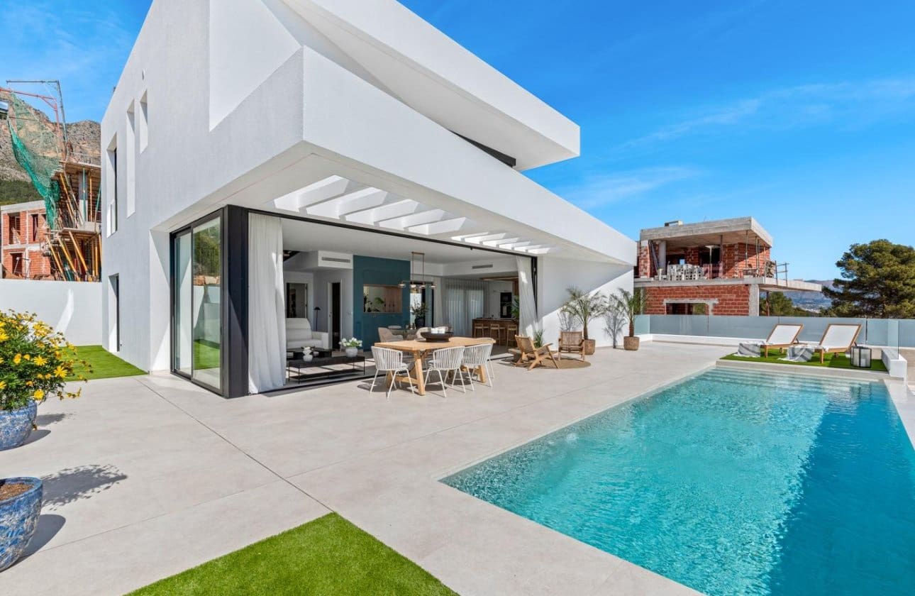 3 bedroom Villa for sale in Polop with pool garage - € 860,000 (Ref: 9428967)