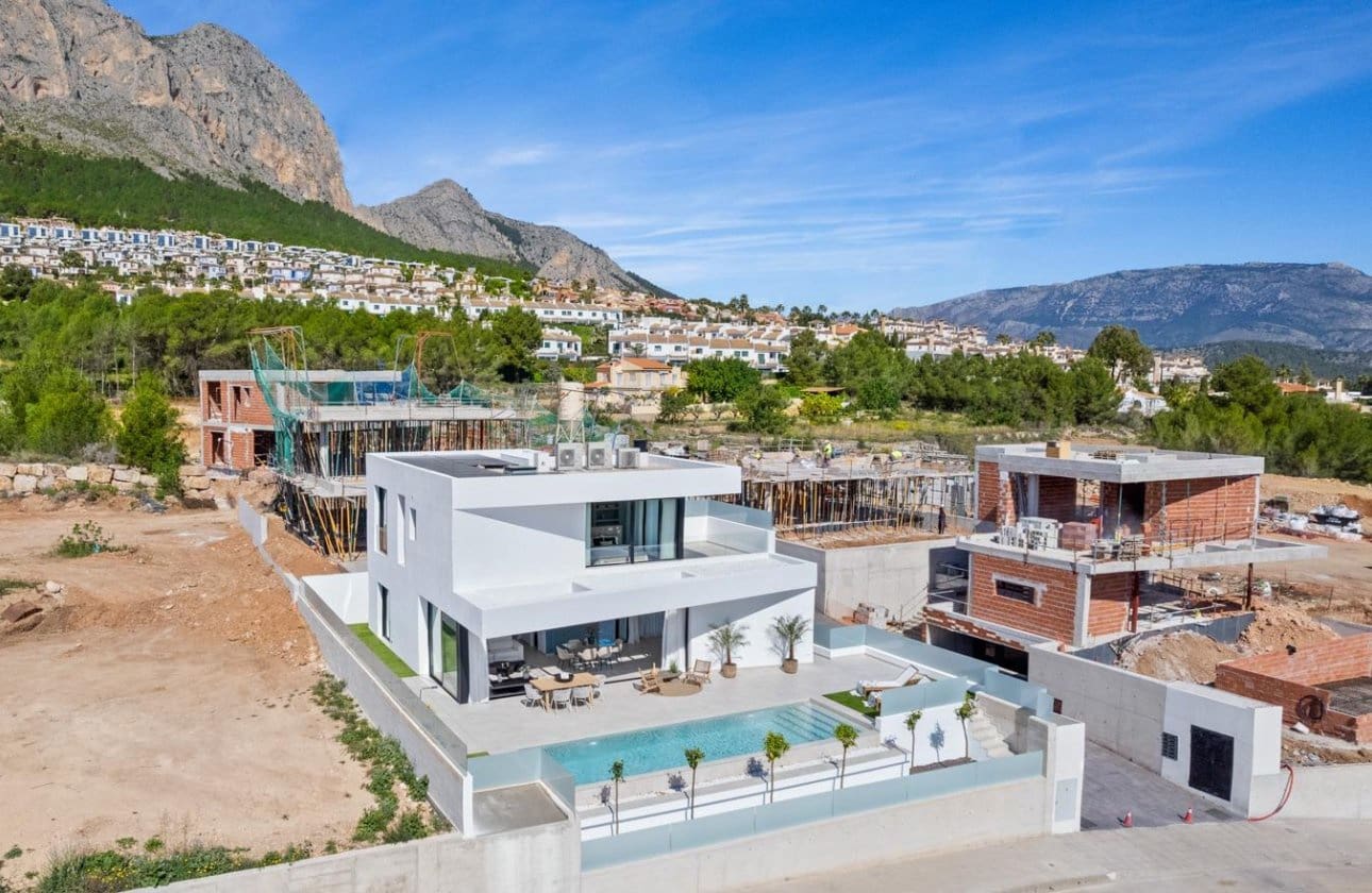 3 bedroom Villa for sale in Polop with pool garage - € 860,000 (Ref: 9428967)