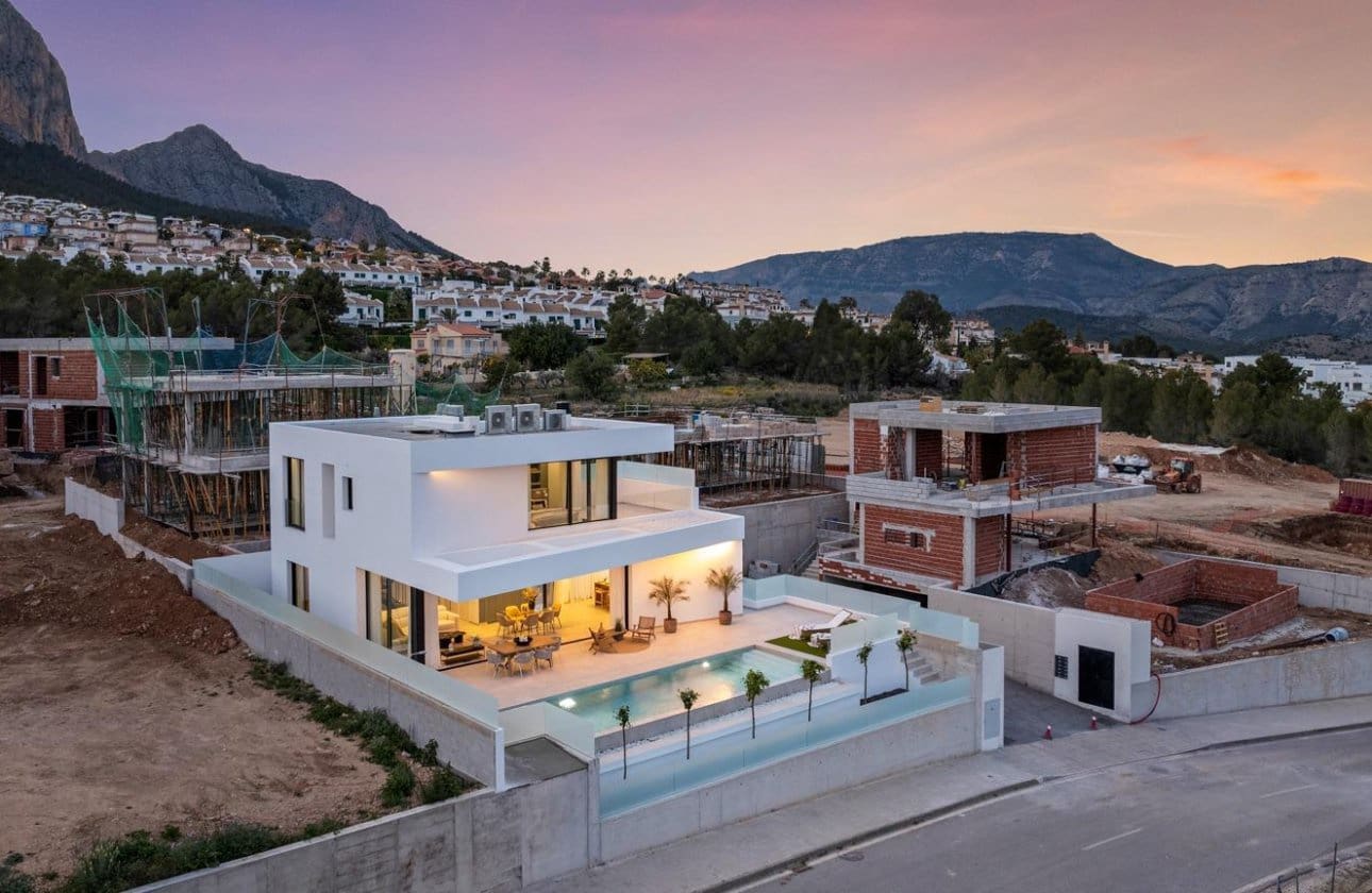 3 bedroom Villa for sale in Polop with pool garage - € 860,000 (Ref: 9428967)