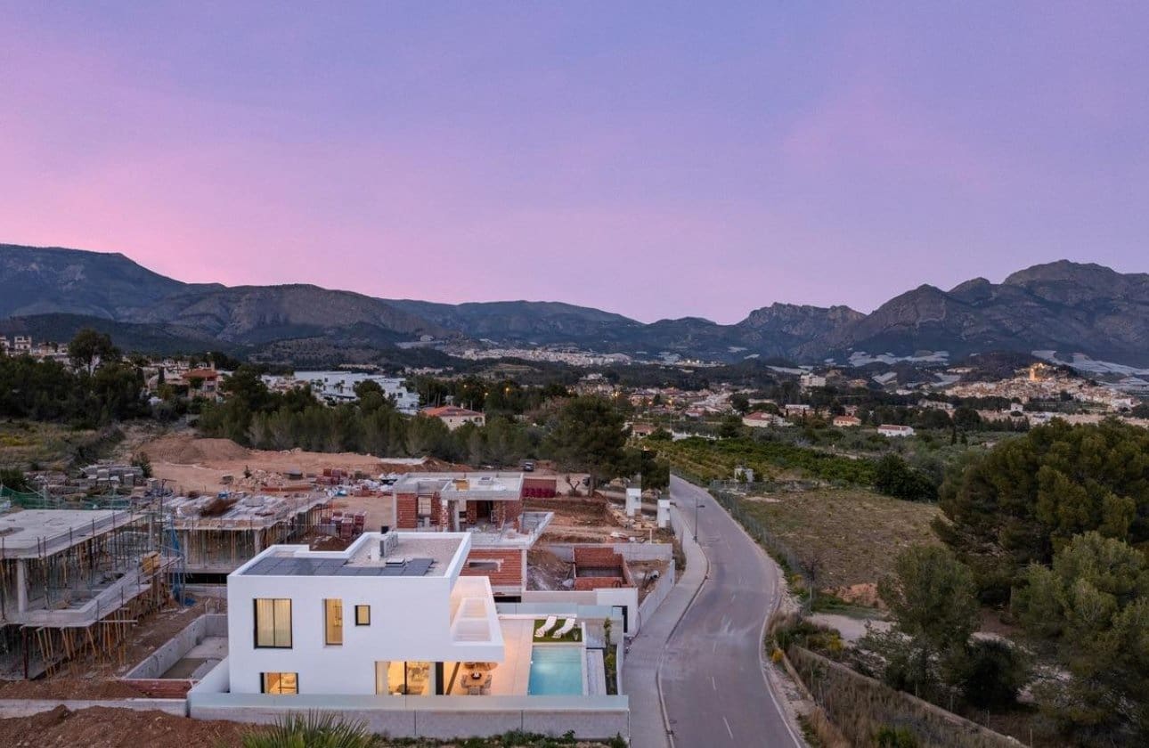 3 bedroom Villa for sale in Polop with pool garage - € 860,000 (Ref: 9428967)