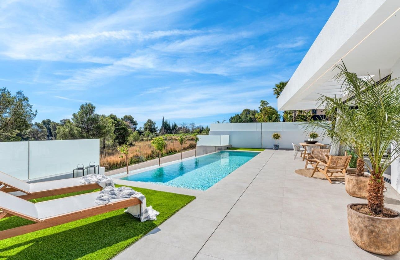 3 bedroom Villa for sale in Polop with pool garage - € 860,000 (Ref: 9428967)