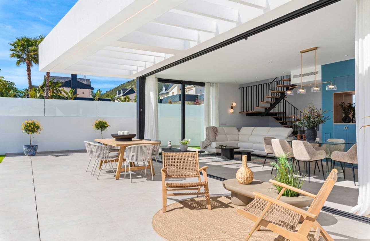 3 bedroom Villa for sale in Polop with pool garage - € 860,000 (Ref: 9428967)