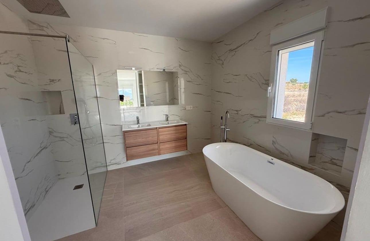 3 bedroom Villa for sale in Pinoso with pool - € 356,000 (Ref: 9428972)