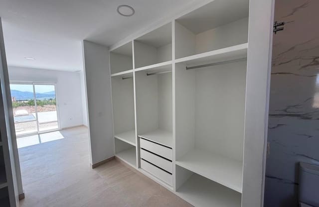 3 soveværelse Villa til salg i Pinoso med swimmingpool - € 356.000 (Ref: 9428972)