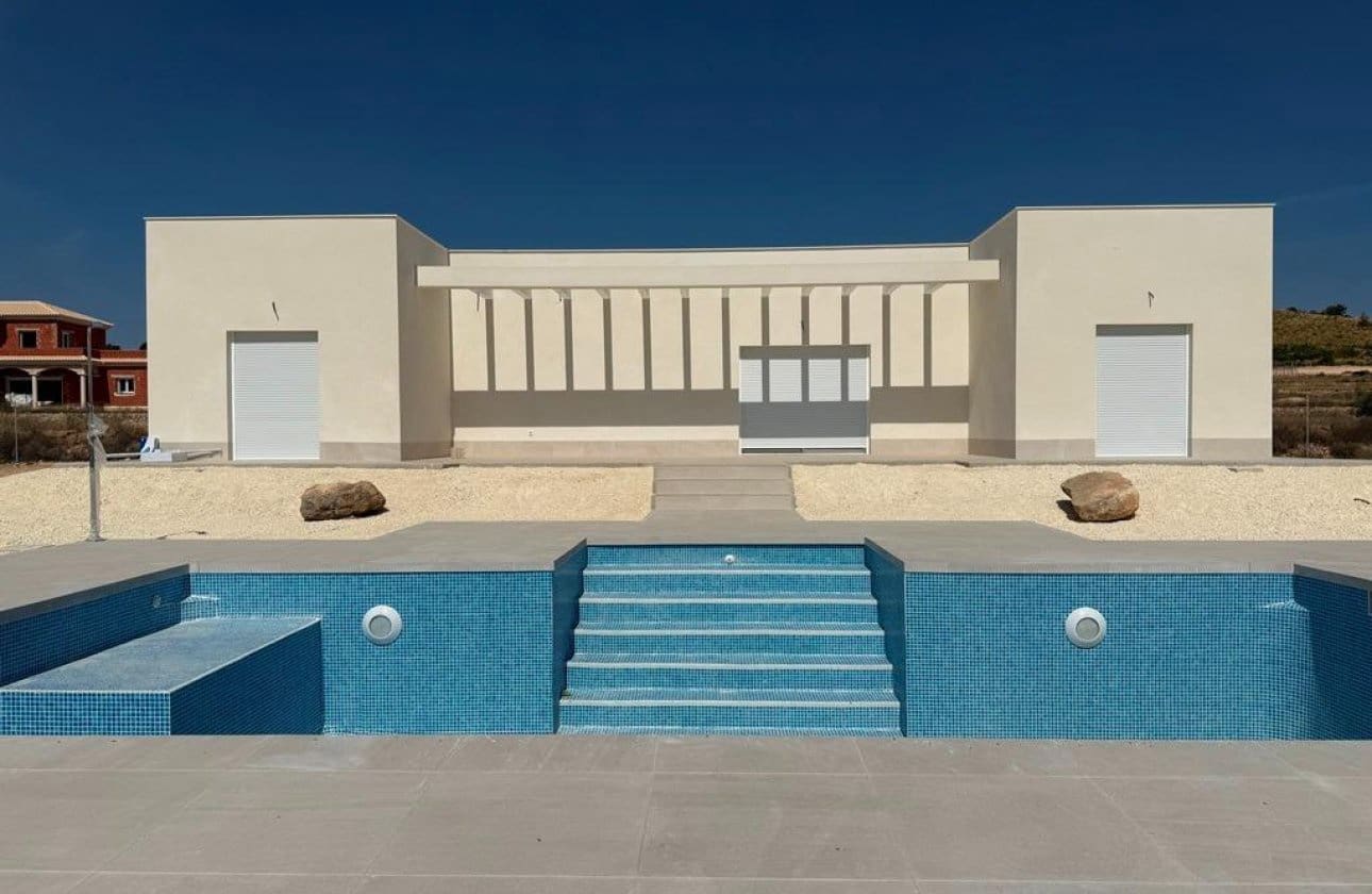 3 bedroom Villa for sale in Pinoso with pool - € 356,000 (Ref: 9428972)