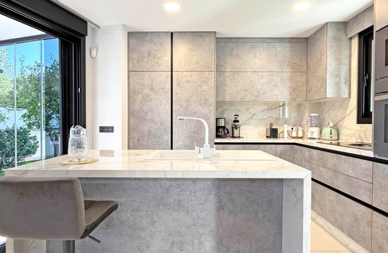 3 slaapkamer Villa te koop in Villamartin met zwembad garage - € 475.000 (Ref: 9428973)