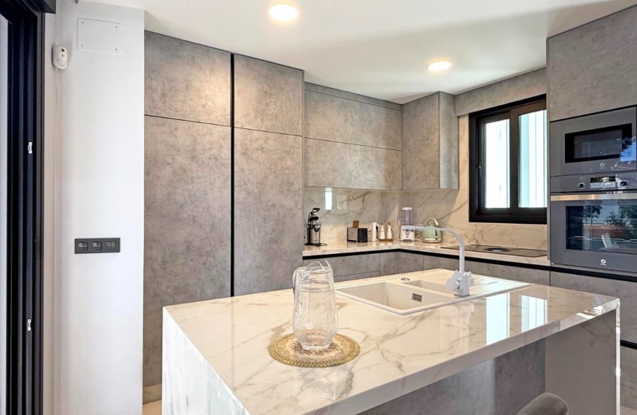 3 slaapkamer Villa te koop in Villamartin met zwembad garage - € 475.000 (Ref: 9428973)