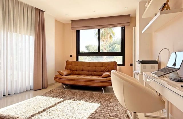 3 slaapkamer Villa te koop in Villamartin, Orihuela met zwembad garage - € 475.000 (Ref: 9428973)