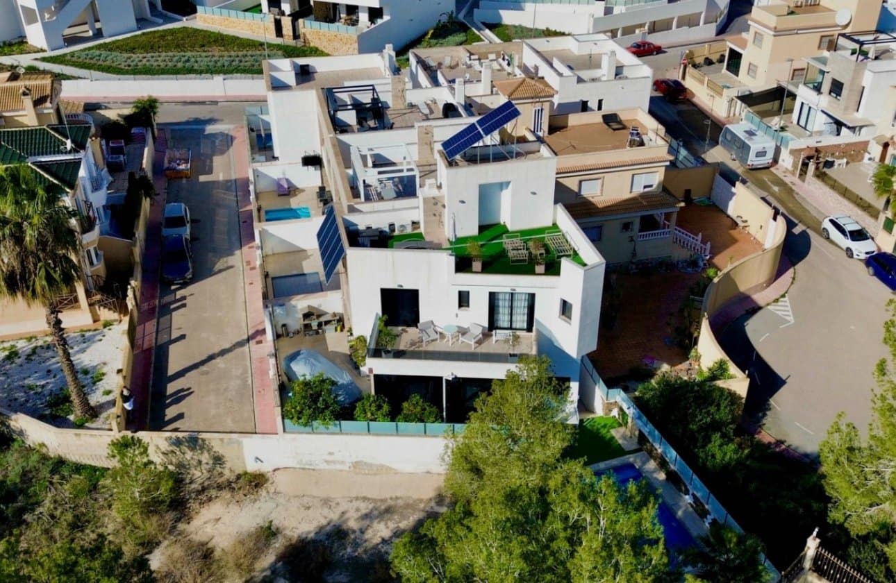 3 slaapkamer Villa te koop in Villamartin met zwembad garage - € 475.000 (Ref: 9428973)