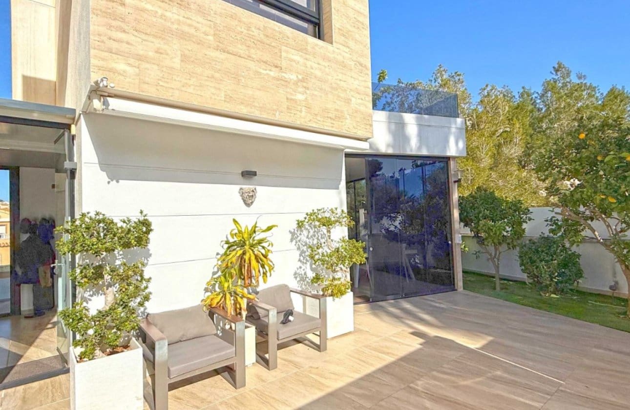 3 slaapkamer Villa te koop in Villamartin met zwembad garage - € 475.000 (Ref: 9428973)