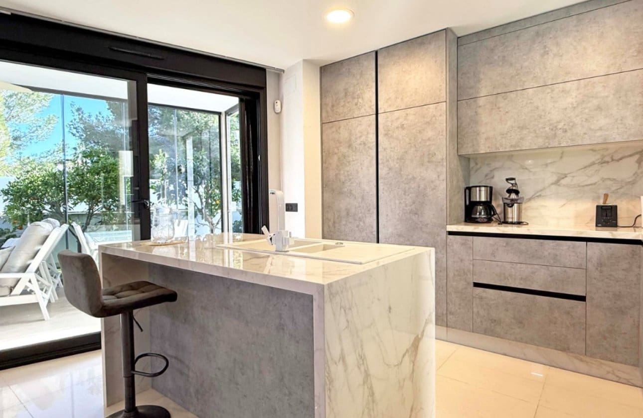 3 slaapkamer Villa te koop in Villamartin met zwembad garage - € 475.000 (Ref: 9428973)