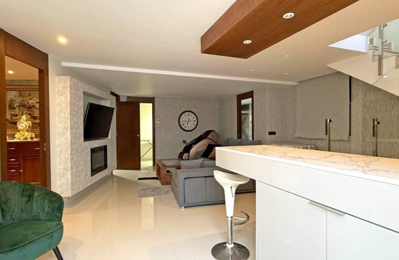 3 slaapkamer Villa te koop in Villamartin met zwembad garage - € 475.000 (Ref: 9428973)