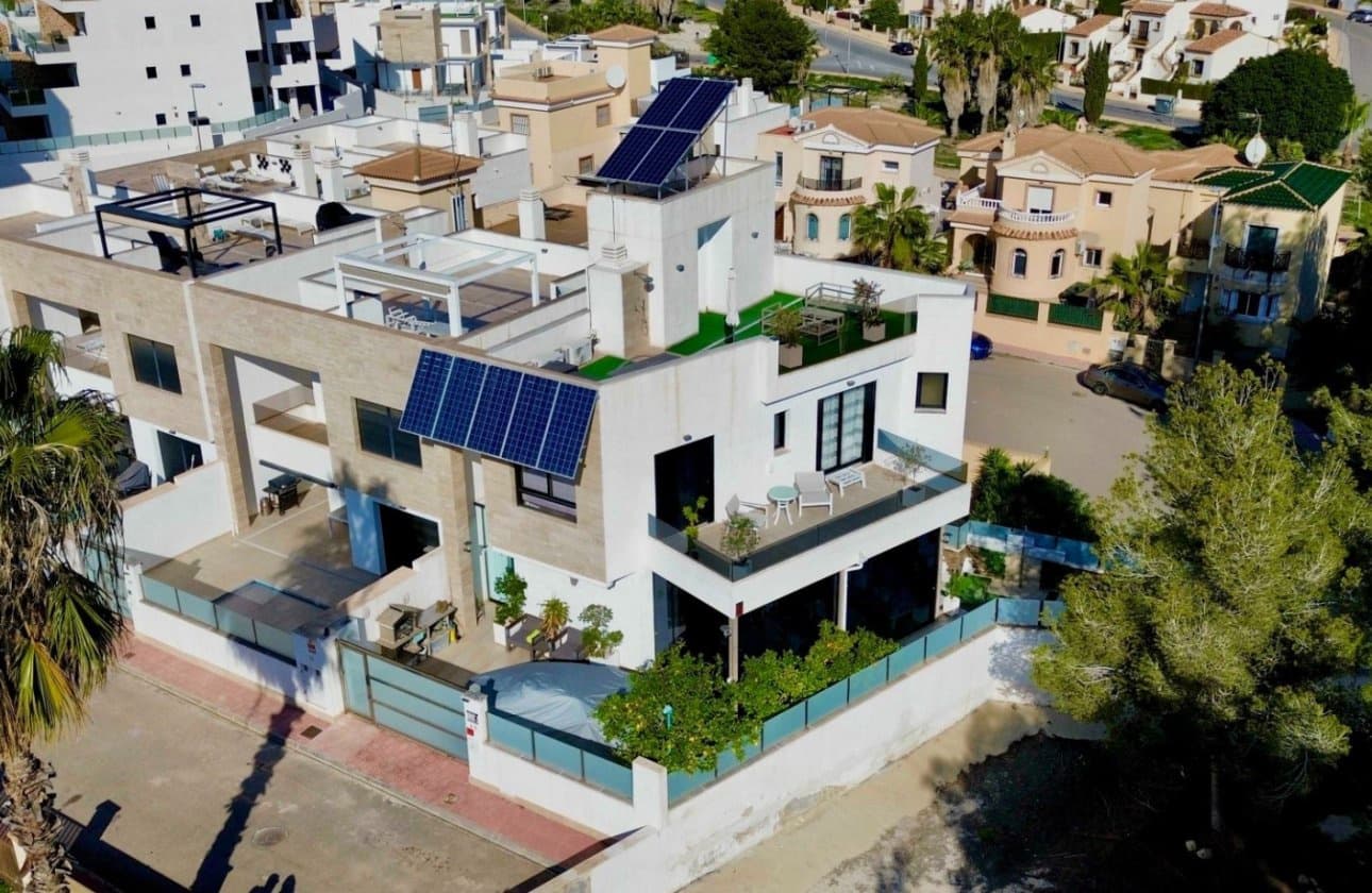 3 slaapkamer Villa te koop in Villamartin met zwembad garage - € 475.000 (Ref: 9428973)