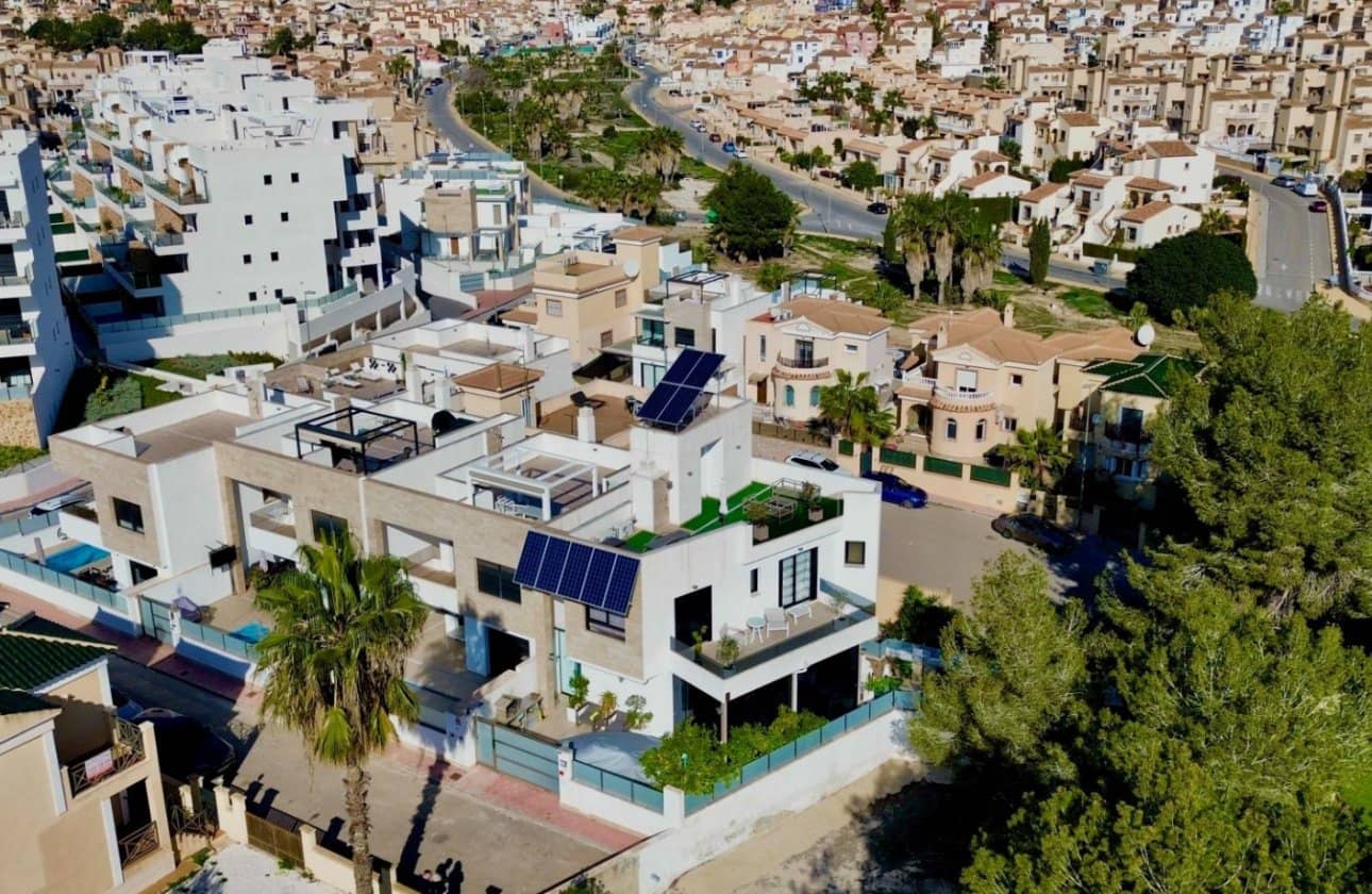 3 slaapkamer Villa te koop in Villamartin met zwembad garage - € 475.000 (Ref: 9428973)