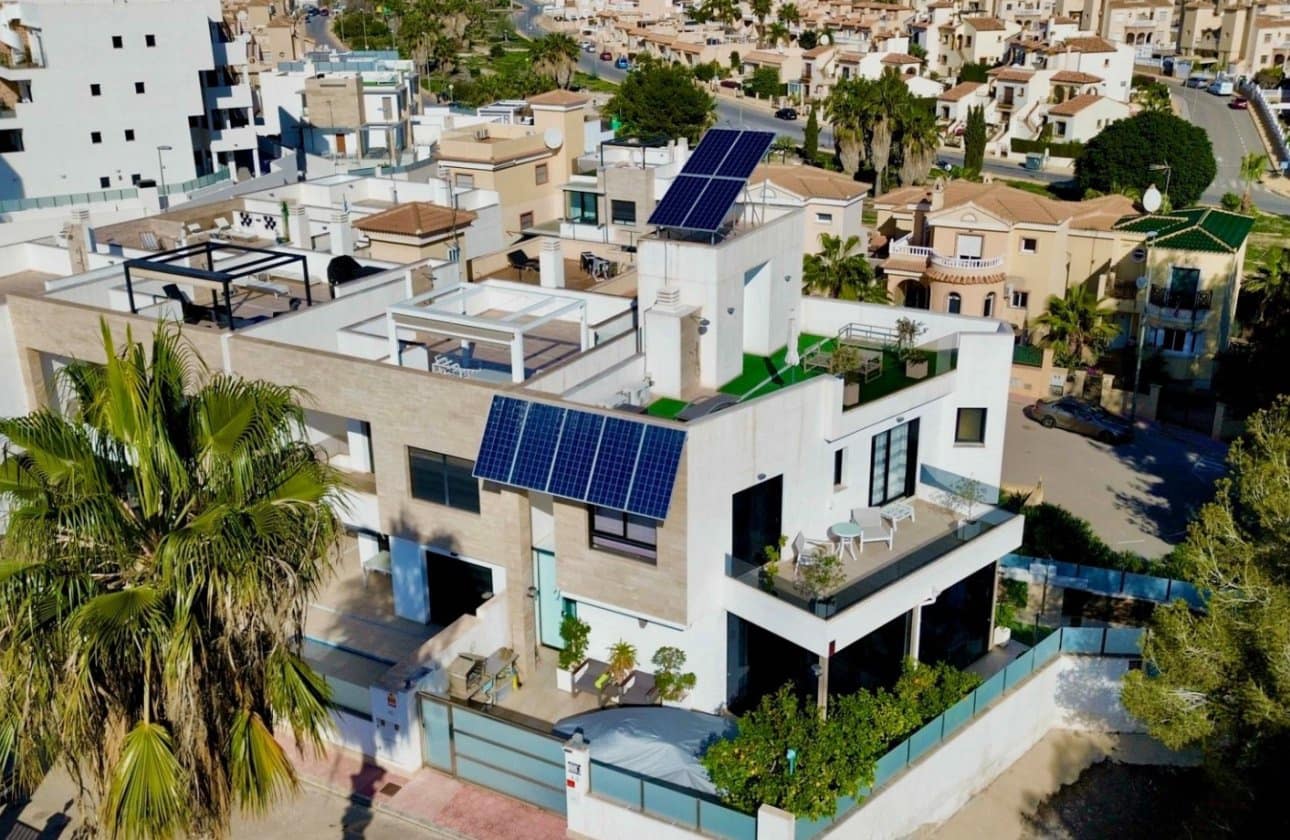 3 slaapkamer Villa te koop in Villamartin met zwembad garage - € 475.000 (Ref: 9428973)