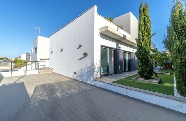 3 bedroom Villa for sale in Aguamarina, Orihuela with pool garage - € 899,000 (Ref: 9428974)
