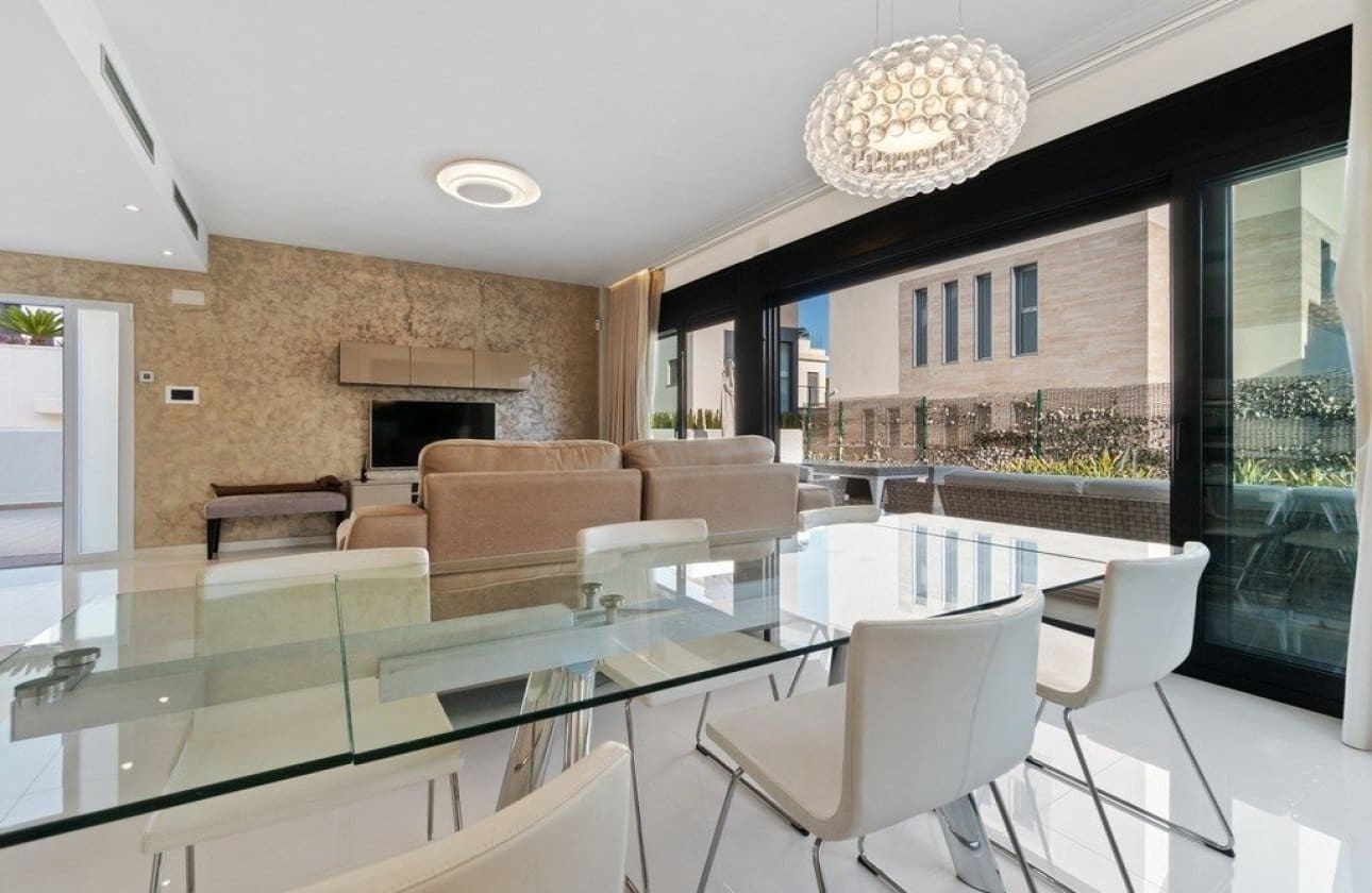 3 bedroom Villa for sale in Orihuela Costa with pool garage - € 899,000 (Ref: 9428974)