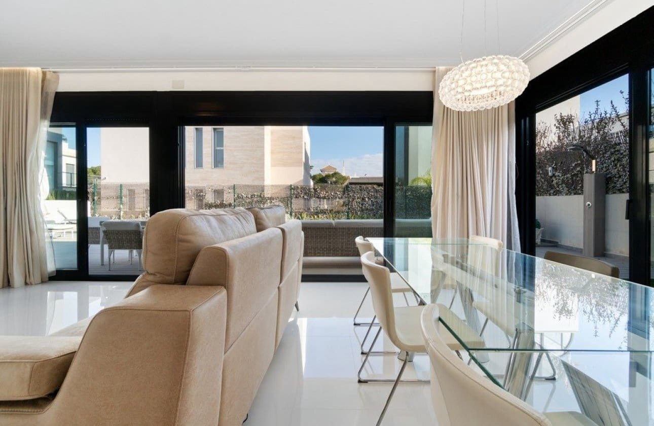 3 bedroom Villa for sale in Orihuela Costa with pool garage - € 899,000 (Ref: 9428974)