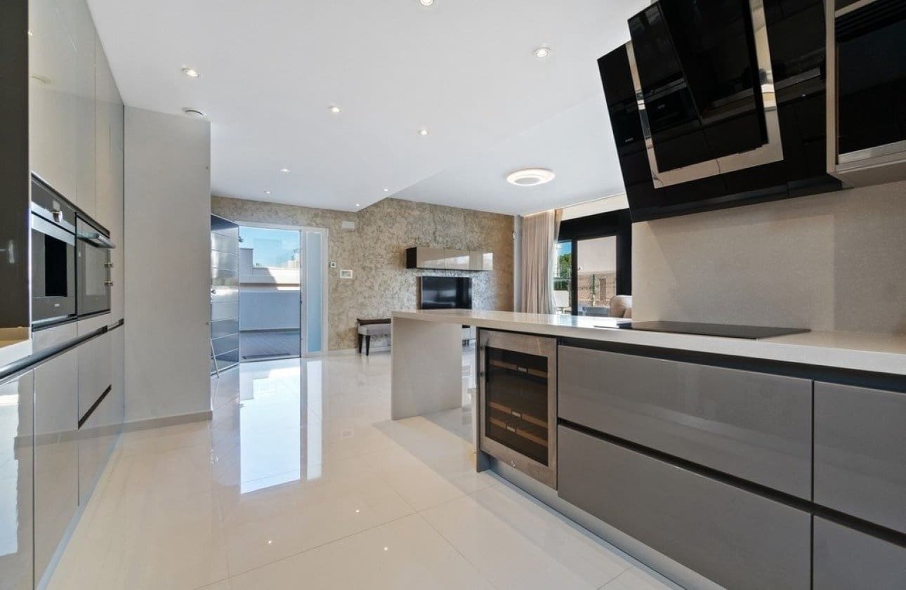 3 bedroom Villa for sale in Orihuela Costa with pool garage - € 899,000 (Ref: 9428974)