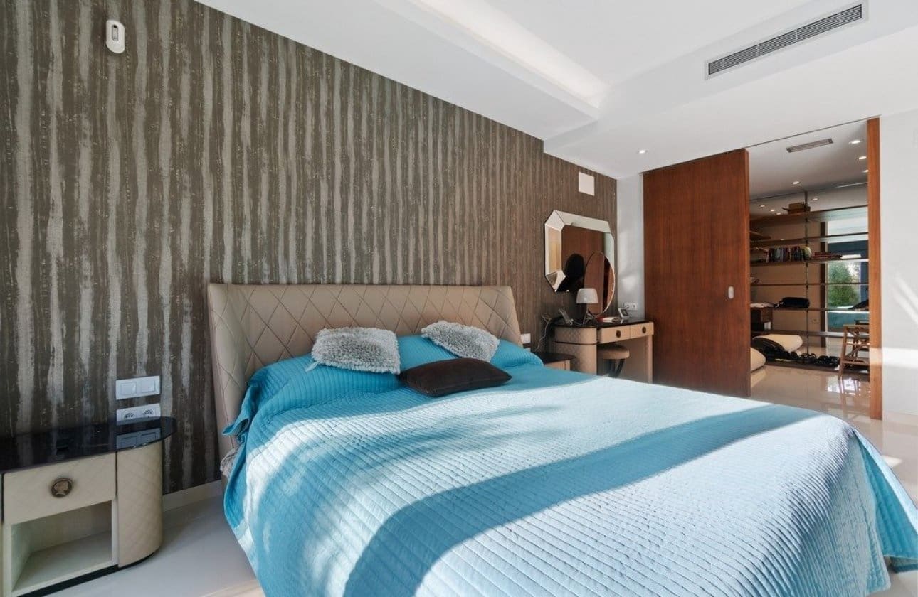 3 bedroom Villa for sale in Orihuela Costa with pool garage - € 899,000 (Ref: 9428974)