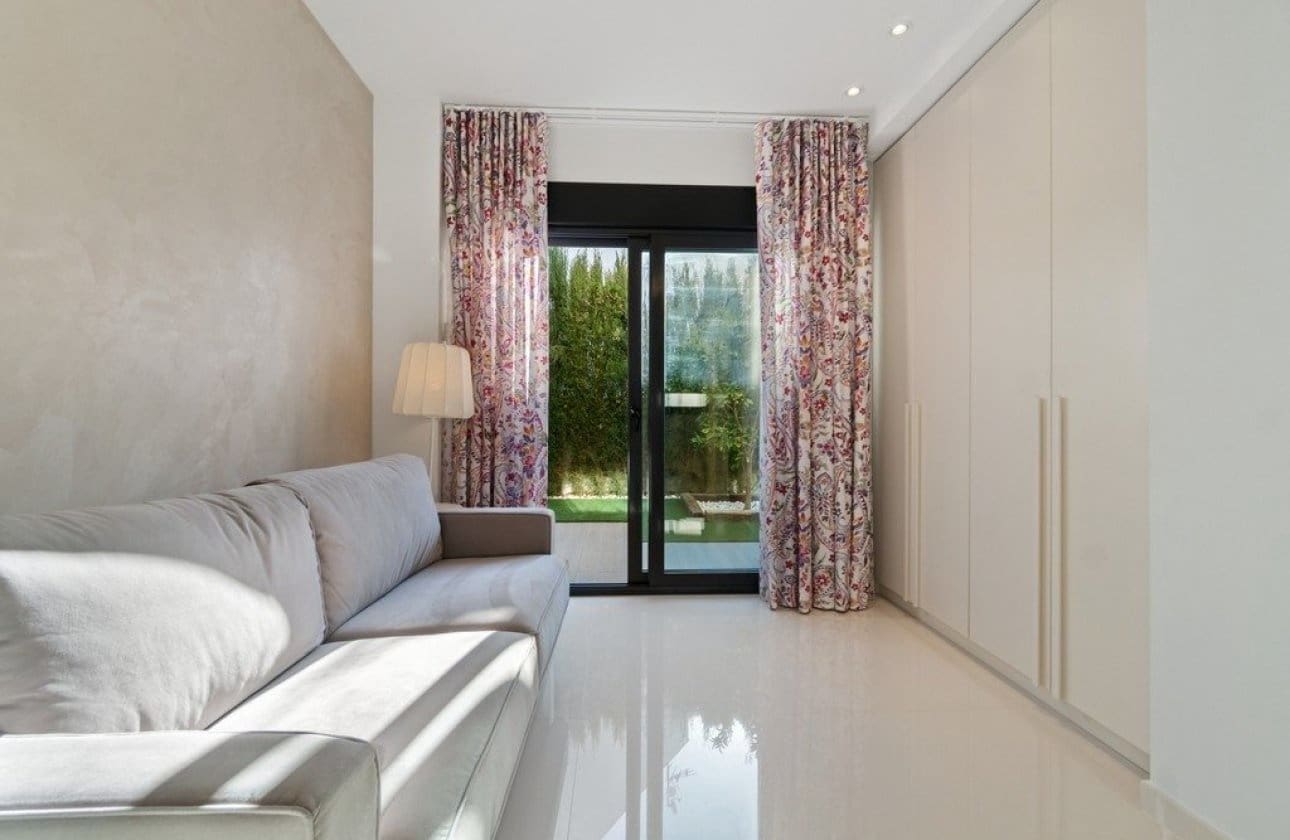 3 bedroom Villa for sale in Orihuela Costa with pool garage - € 899,000 (Ref: 9428974)