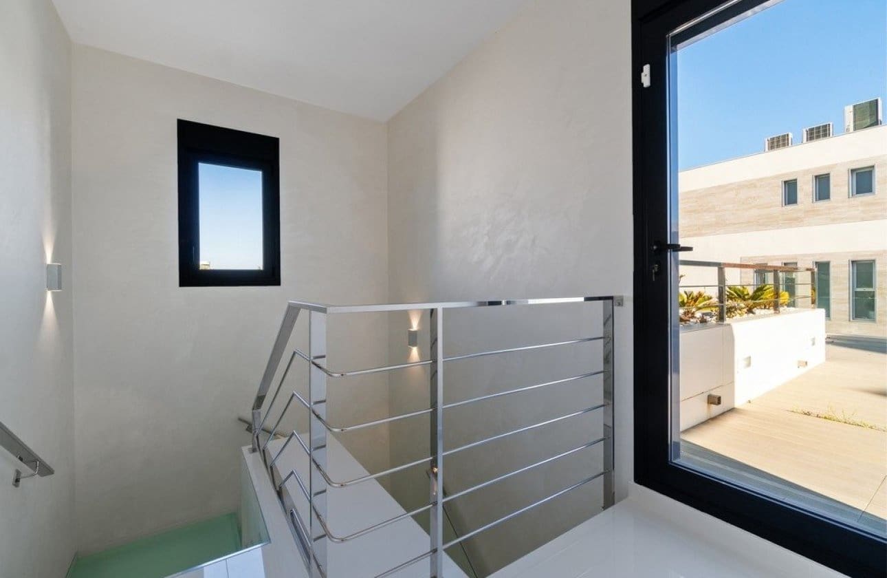 3 bedroom Villa for sale in Orihuela Costa with pool garage - € 899,000 (Ref: 9428974)