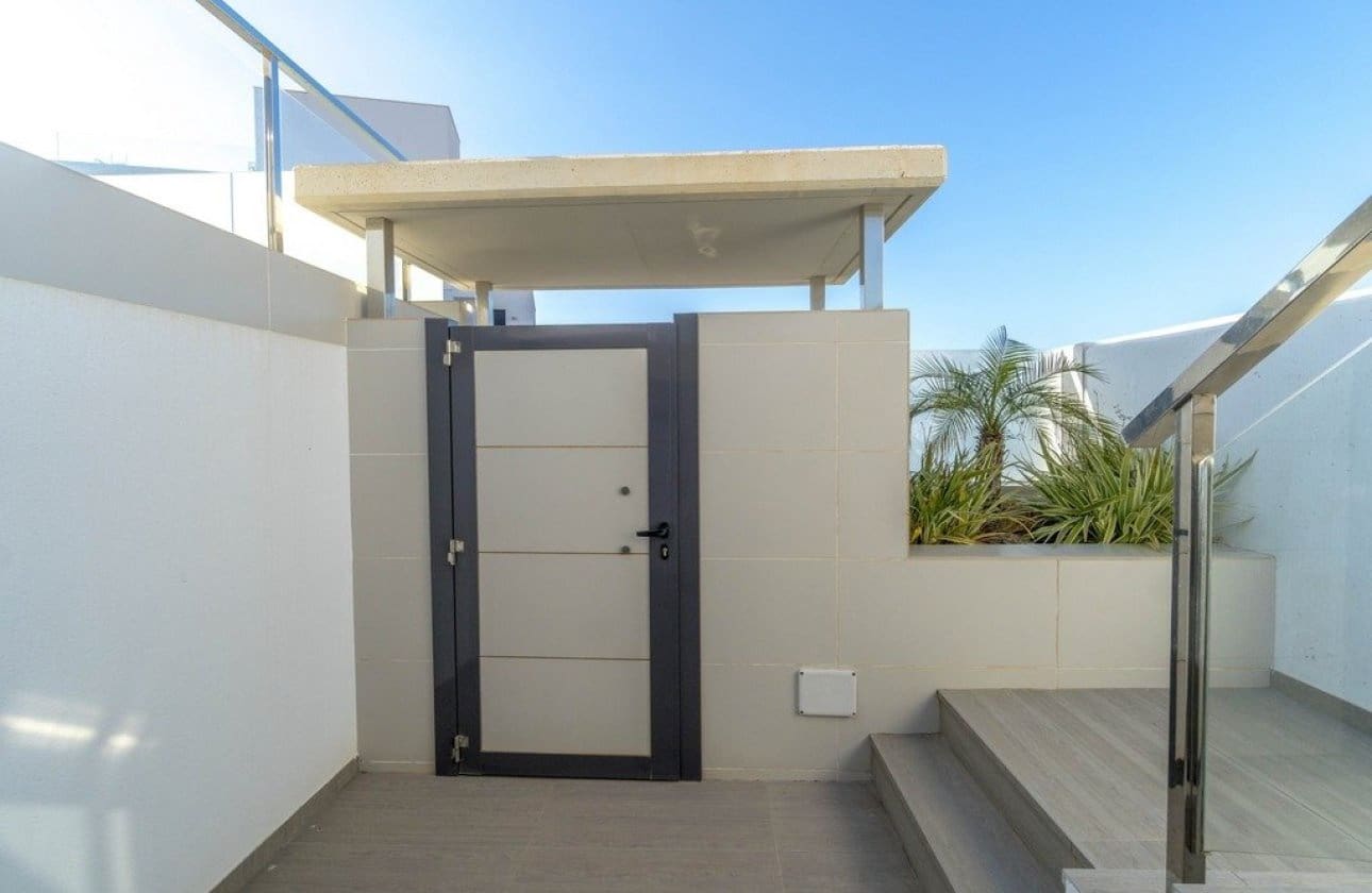 3 bedroom Villa for sale in Orihuela Costa with pool garage - € 899,000 (Ref: 9428974)