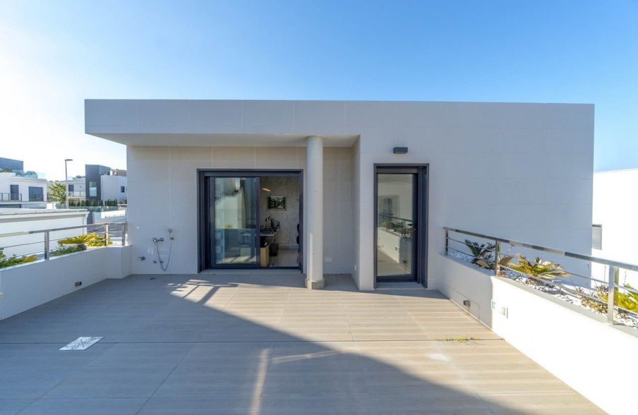 3 bedroom Villa for sale in Orihuela Costa with pool garage - € 899,000 (Ref: 9428974)