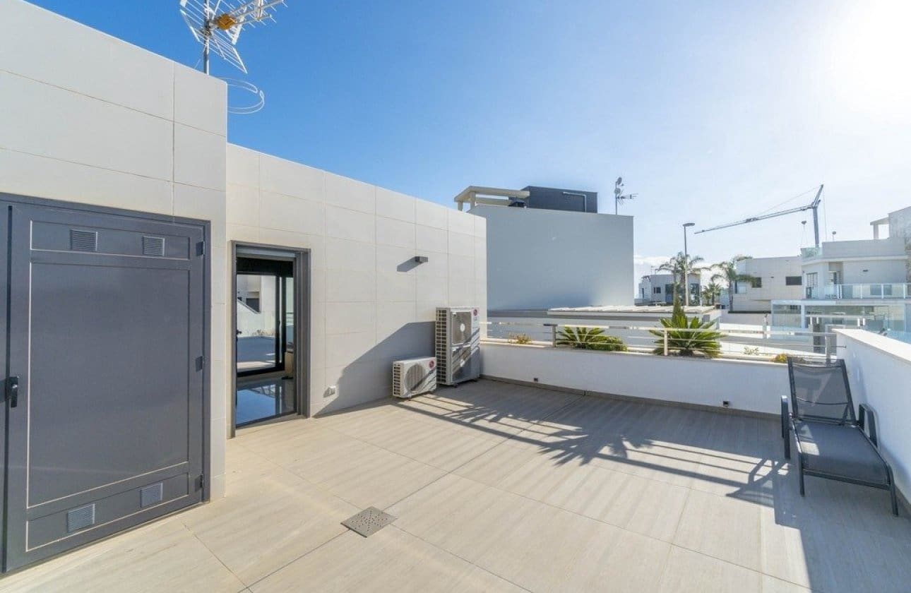 3 bedroom Villa for sale in Orihuela Costa with pool garage - € 899,000 (Ref: 9428974)