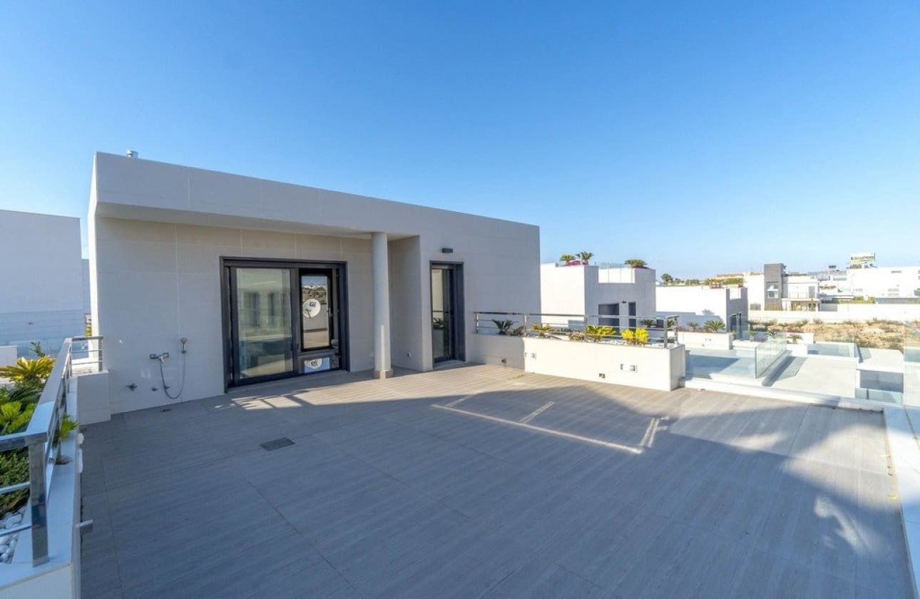 3 bedroom Villa for sale in Orihuela Costa with pool garage - € 899,000 (Ref: 9428974)
