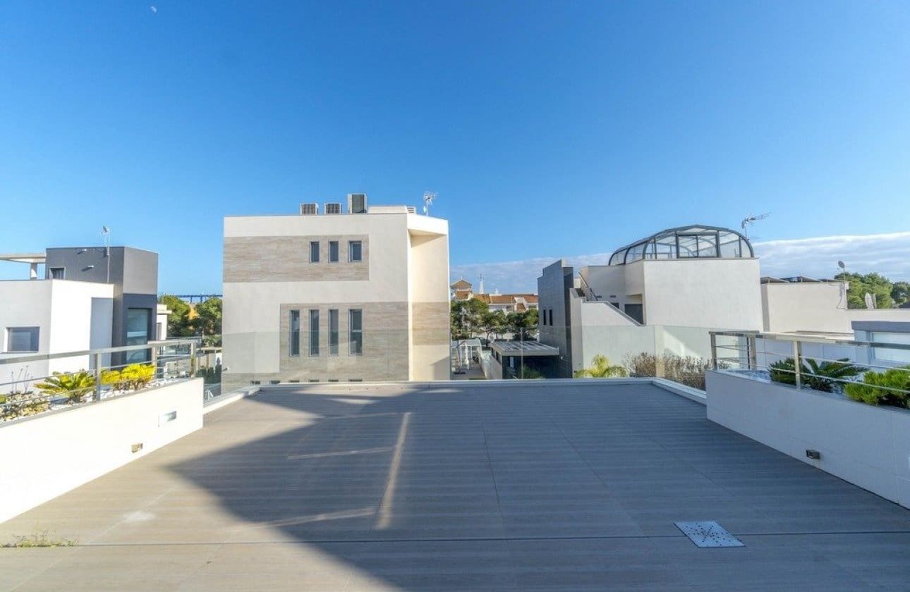 3 bedroom Villa for sale in Orihuela Costa with pool garage - € 899,000 (Ref: 9428974)