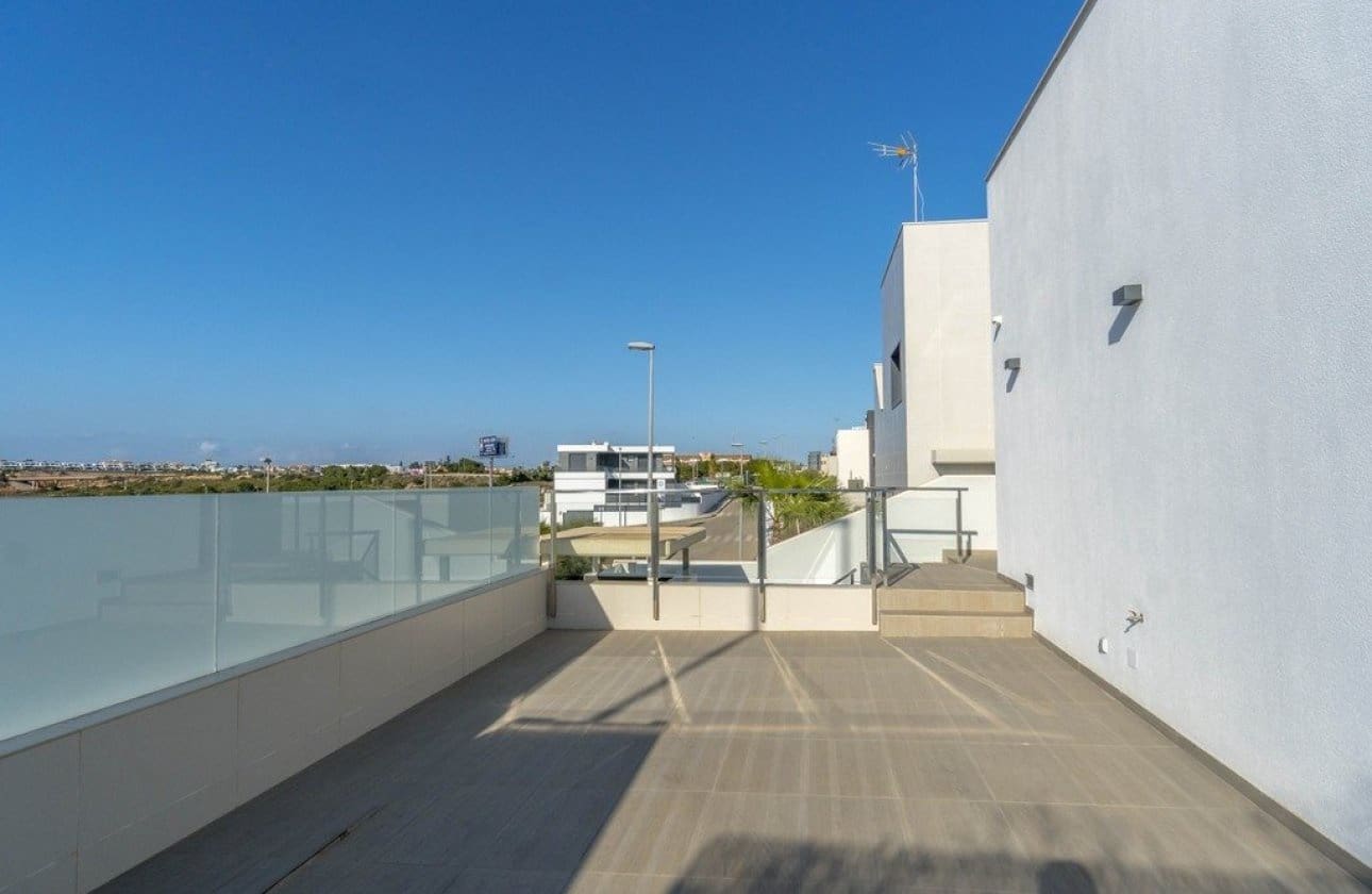 3 bedroom Villa for sale in Orihuela Costa with pool garage - € 899,000 (Ref: 9428974)