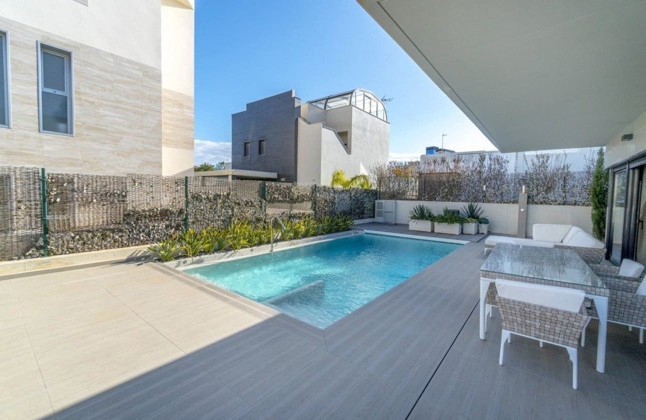 3 bedroom Villa for sale in Orihuela Costa with pool garage - € 899,000 (Ref: 9428974)