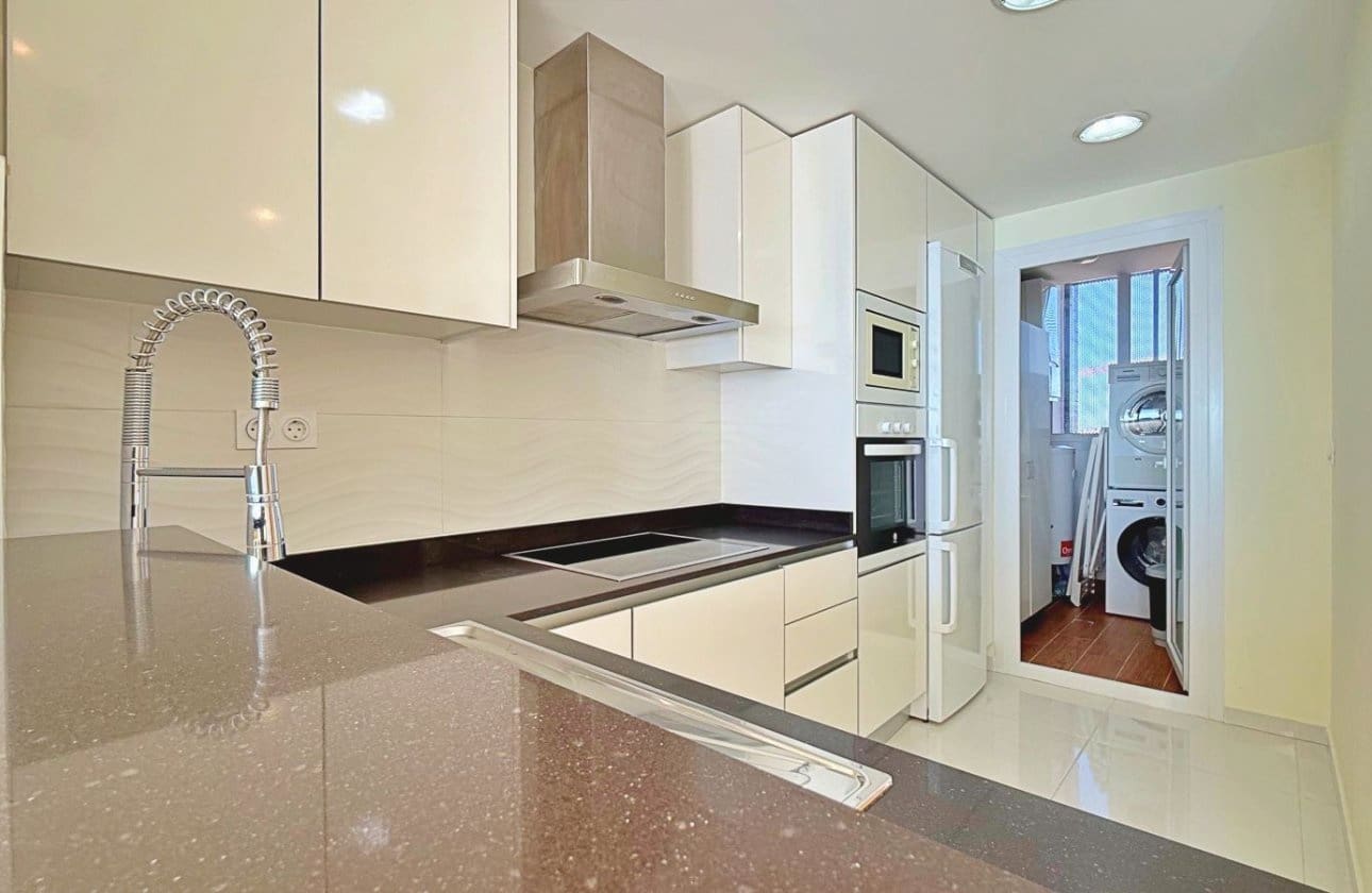 2 makuuhuone Kattohuoneisto myytävänä paikassa Punta Prima mukana uima-altaan 
autotalli - 715 000 € (Ref: 9428975)