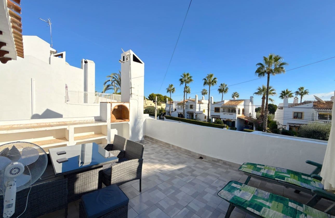 3 bedroom Townhouse for sale in Villamartin with pool - € 229,950 (Ref: 9428977)