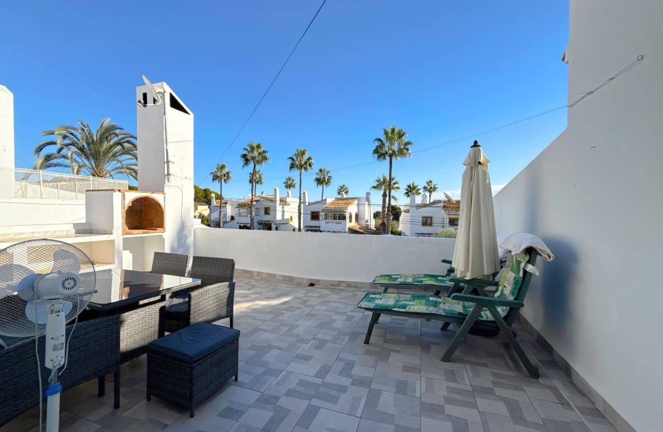 3 bedroom Townhouse for sale in Villamartin with pool - € 229,950 (Ref: 9428977)