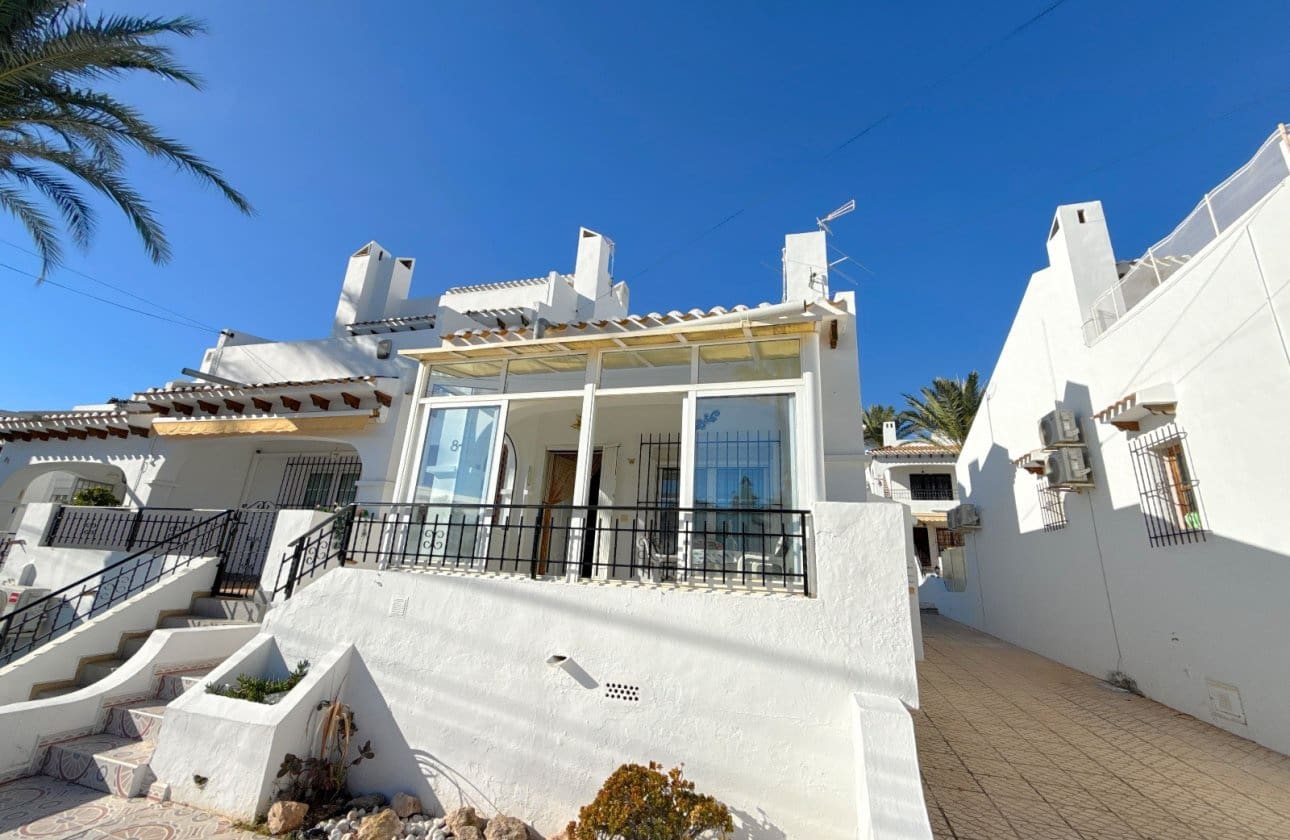 3 bedroom Townhouse for sale in Villamartin with pool - € 229,950 (Ref: 9428977)