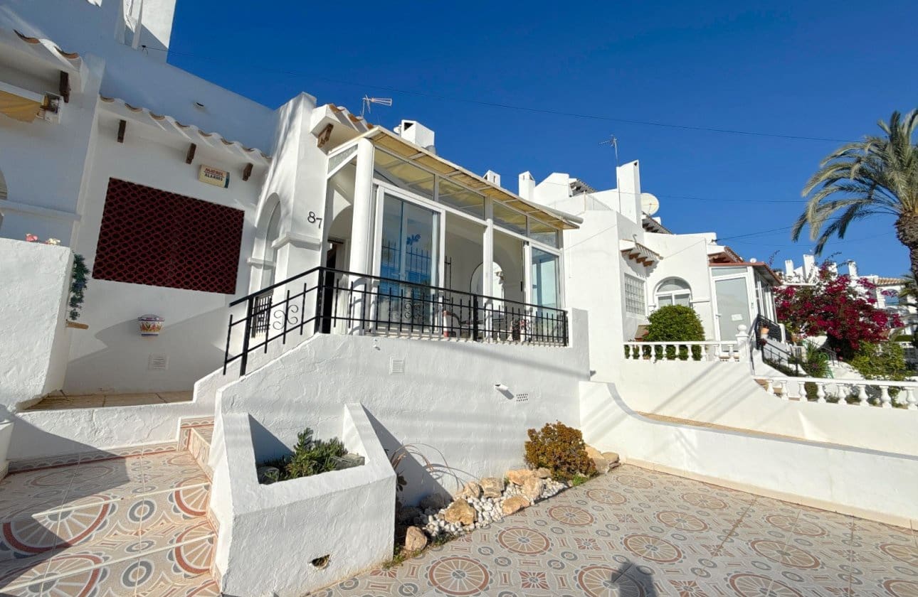 3 bedroom Townhouse for sale in Villamartin with pool - € 229,950 (Ref: 9428977)