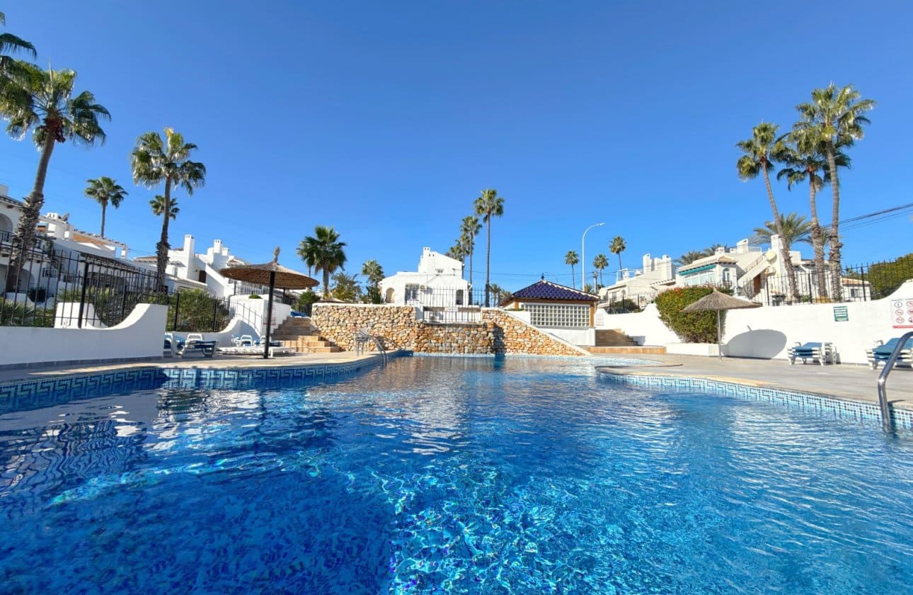 3 bedroom Townhouse for sale in Villamartin with pool - € 229,950 (Ref: 9428977)