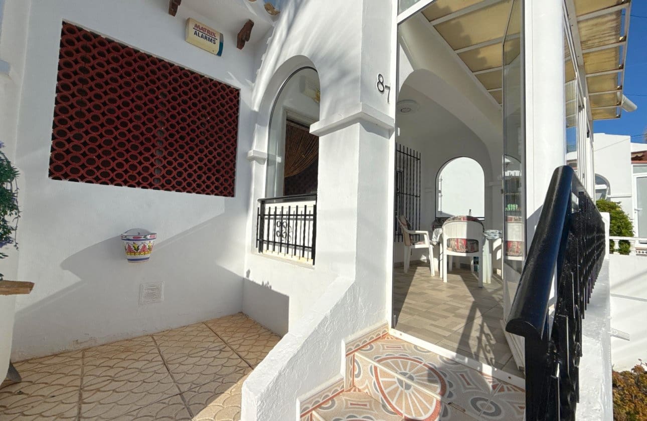 3 bedroom Townhouse for sale in Villamartin with pool - € 229,950 (Ref: 9428977)