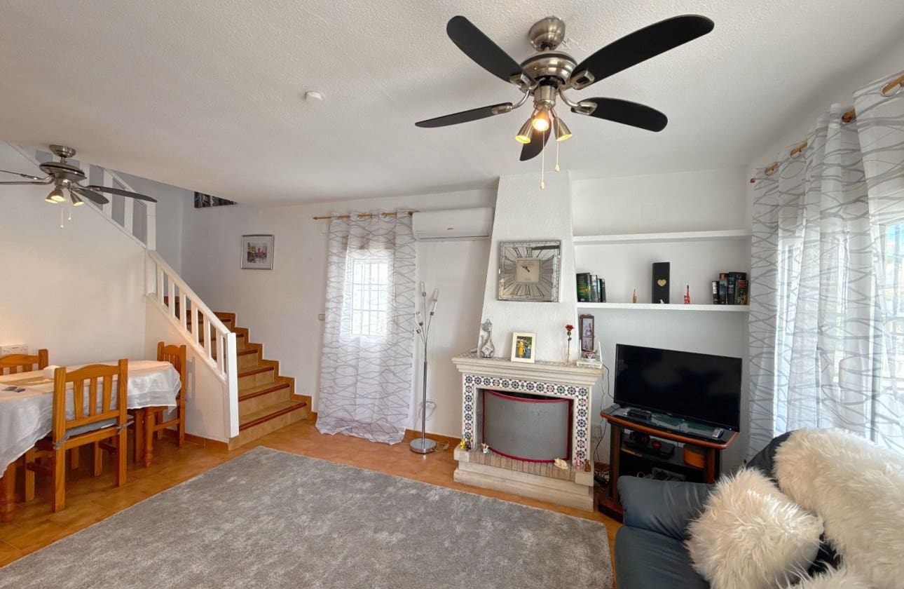 3 bedroom Townhouse for sale in Villamartin with pool - € 229,950 (Ref: 9428977)