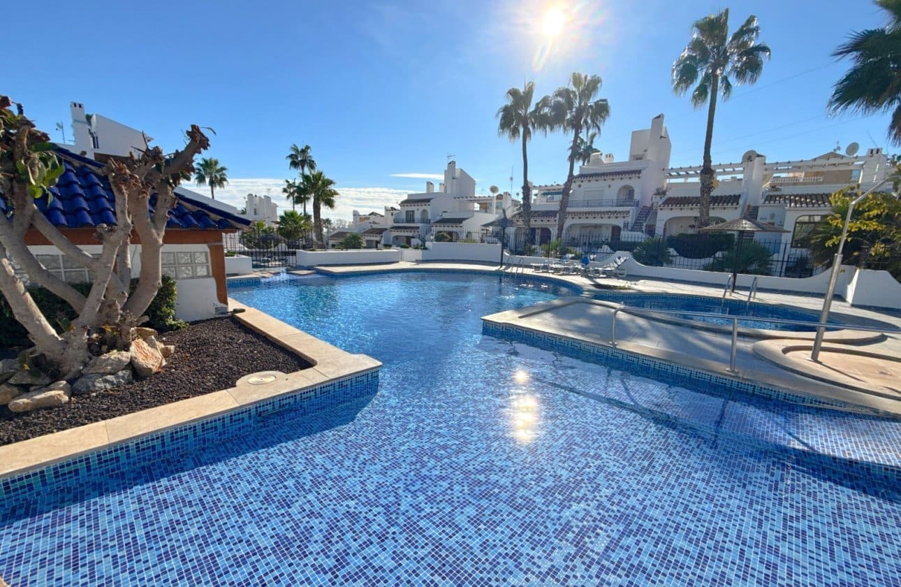 3 bedroom Townhouse for sale in Villamartin with pool - € 229,950 (Ref: 9428977)