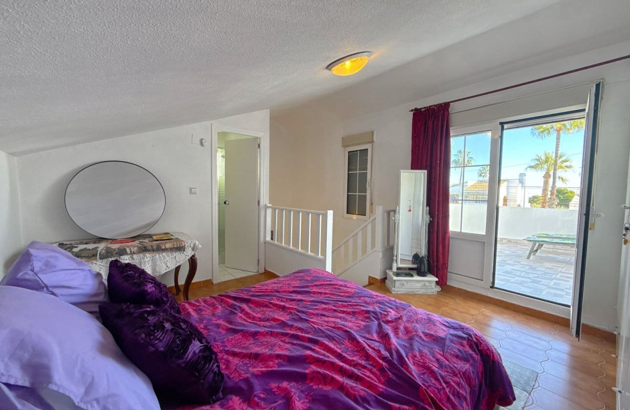 3 bedroom Townhouse for sale in Villamartin with pool - € 229,950 (Ref: 9428977)