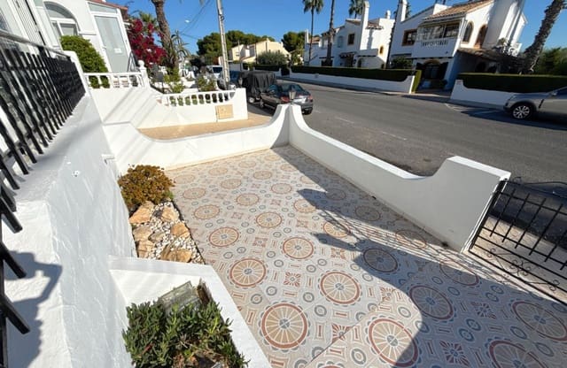 3 soverom Hus til salgs i Villamartin, Orihuela med svømmebasseng - € 229 950 (Ref: 9428977)