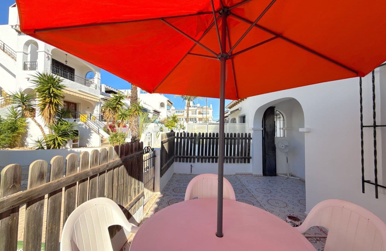 3 bedroom Townhouse for sale in Villamartin with pool - € 229,950 (Ref: 9428977)